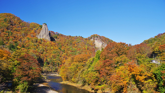 紅葉した観光地